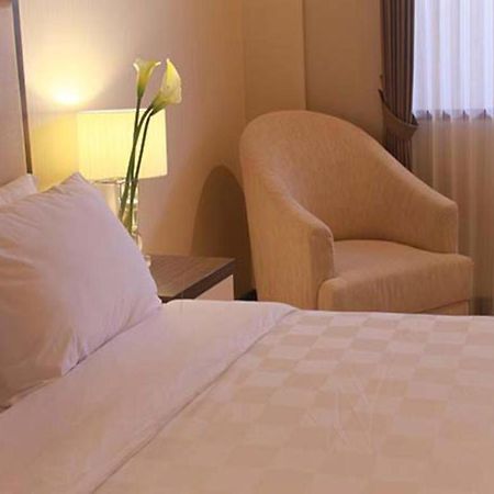 Bella Hotel Сурабая Екстер'єр фото